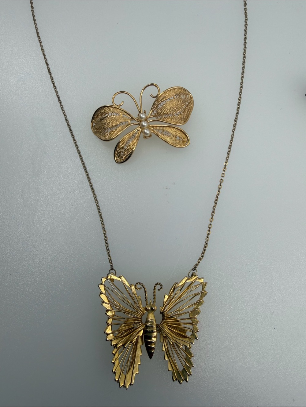 ✨ Vintage 1960s–70s Butterfly Jewelry Set 
G Necklace + Filigree Pearl Brooch